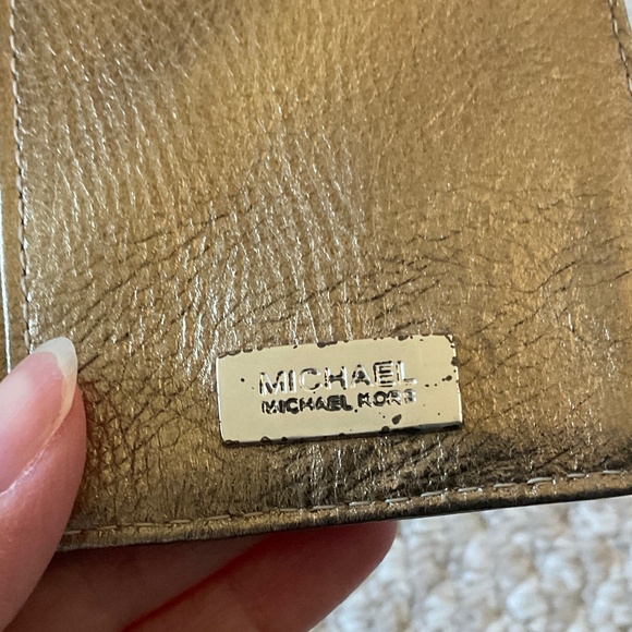 MICHAEL KORS gold purse and matching wallet - Picture 11 of 15